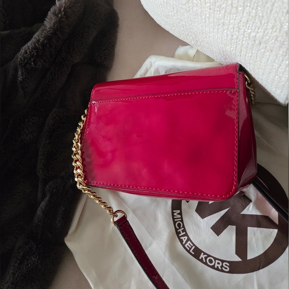 💥 SALE💥 NEWISH >>>Michael Kors: Tina Patent Leather Clutch Crossbody Bag - Picture 11 of 11